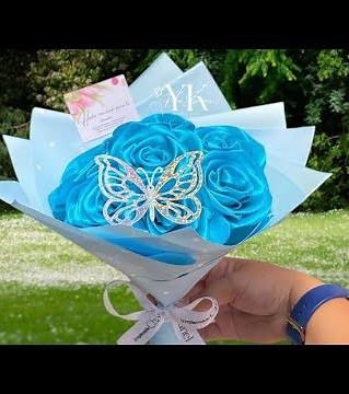 Cómo envolver un ramo de 7 rosas eternas