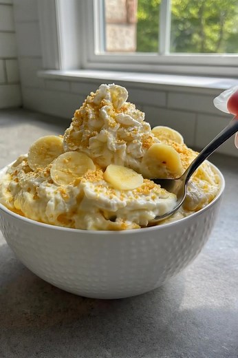 Banana Pudding Fluff 🍌🍨 This Banana Pudding Fluff from deesviral is sweet, creamy, and downright irresistible. With fluffy pudding, whipped topping, bananas, and crushed cookies, it’s a no-bake dessert everyone will love! Ingredients • One box instant vanilla pudding mix (3.4 ounces) • One and a half cups cold milk • One cup whipped topping (plus extra for garnish) • Three to four ripe bananas, sliced • One cup crushed vanilla wafers or graham crackers Instructions 1. Mix pudding – In a bowl,