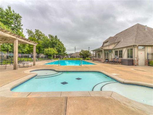 🏡 Edmond | Griffin Gate (Gated Community) ✨ 3 Bed • 2 Bath • Quiet cul-de-sac 🚗 2.5-car garage storm shelter 🌿 Low-maintenance living! HOA covers front & back lawn care 🏊 Community pool 🏛 Clubhouse 🎣 Fully stocked fishing pond 💰 HUGE INCENTIVE Seller is paying a 2-1 rate buydown ⬇️ 2% lower the first year ⬇️ 1% lower the second year That means hundreds saved every month 💸 🔥 Love this home? Bring us an offer! 📲 Listed by Sarah Faye Bloxham 📞 405.558.1628 Broker Owner Agent — Evolve Rea