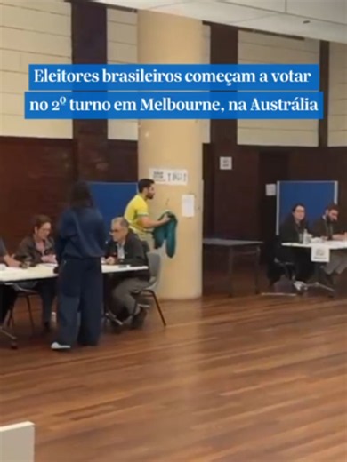 Os eleitores brasileiros residentes em Melbourne, na Austrália, começaram a votar no segundo turno das eleições gerais. Por conta do fuso horário de 13 horas a mais em relação a Brasília, a seção eleitoral australiana foi uma das primeiras a abrir as urnas no exterior, dando início à votação dos brasileiros que vivem fora do país. 🔗 Para mais conteúdos, siga @opovoonline nas redes sociais e acesse o link em nossa bio. 📹: Tatyana Rezende/Especial para O POVO #opovo #melbourne #australia #segund