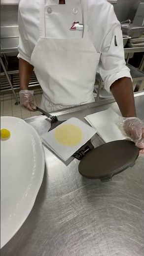 Tortilla press for empanadas Dani