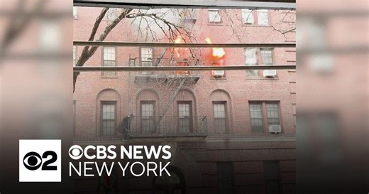 4 people, including firefighter, injured in Brooklyn Heights apartment building fire