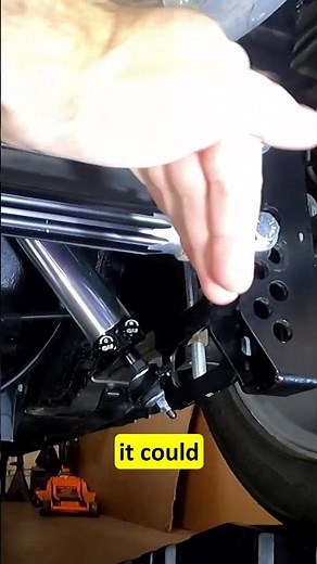 How a Panhard Bar Keeps the Axle Centered