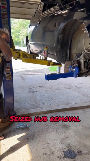Frozen/seized wheel bearing/hub assembly removal #mechanic #howto #carguy #automotive #autorepair #longervideos