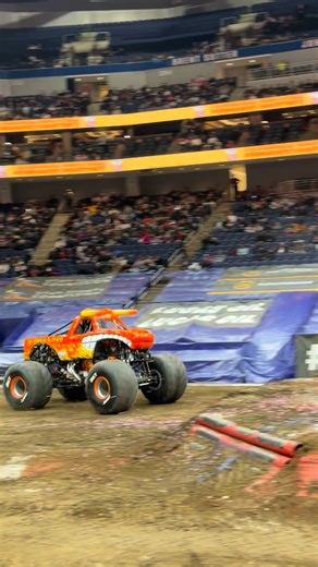 @fernando.mtinez celebrating El Toro Loco’s 25th anniversary ALL year long with some crazy Freestyle runs!! #monsterjam #monstertruck #monstertrucks #ElToroLoco | Monster Jam
