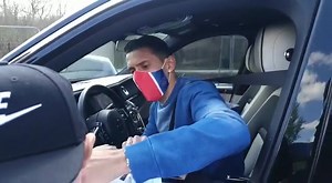 917K views · 10K reactions | Grande classe d’Angel Di Maria ce matin qui a donné de son temps aux supporters parisiens présents sur place : signatures d’autographes pour petits et grands, selfie, vidéo... Bravo et Merci Angel | PSG Community | Facebook