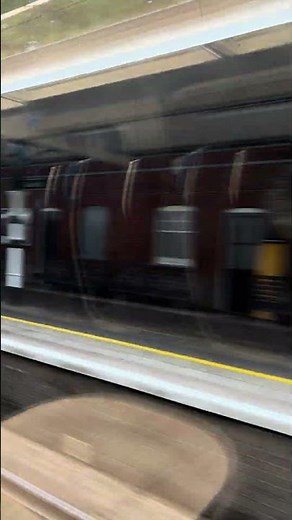 Train skipping Oxshott station [6/11/2025] #rare