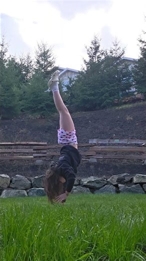 I did gymnastics for 7 years yall help meeeeeee.