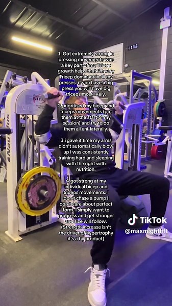 I also stay at around a bf% of like 17-20ish% that way I can still keep my abs slightly whilst also having that extra fluff to make my arms look a tad bigger goes a long way #gym #fyp #gymtok #arms #biceps