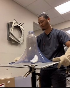 889K views · 1.1K reactions | This guy turns melted, droopy plastic into incredible prosthetic limbs for amputees 樂料 | LADbible | Facebook