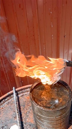 Time for the quench. 🔥👀🙏 #edc #bushcraft #survival #maker #craft #outdoors #steel #fire #heat #fun