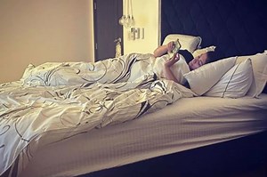 Angel Locsin cries after ABS-CBN signs off | ABS-CBN Entertainment