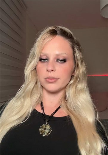 Video de Mimi (@miriian9) relacionado con “Grunge Makeup”