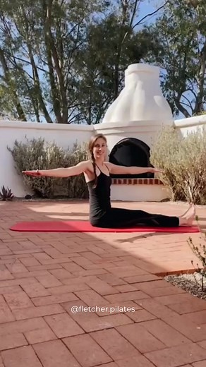 March Matness ✨ Spine Twist with Deborah! ⠀⠀⠀⠀⠀⠀⠀⠀⠀ Did you know the Online Matwork Program is the first step in becoming a pilates professional? ⠀⠀⠀⠀⠀⠀⠀⠀⠀ The Fletcher Pilates Comprehensive Program is designed to give participants a thorough understanding of the complete Fletcher lineage of the Pilates method and to instill an understanding of how to teach Fletcher Pilates. ⠀⠀⠀⠀⠀⠀⠀⠀⠀ Our Comprehensive Program is divided into the Online Matwork Program, the Foundational Program, and the Professi
