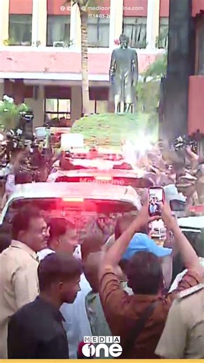വി.ഡി സതീശൻ നിയമസഭയിലേക്ക് എത്തുന്ന ദൃശ്യങ്ങൾ....