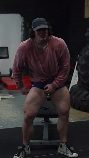 Sam got new stretch marks on his quads. #samsulek #samsulekcut #samsulekposing