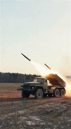 Unleashing Firepower: Massive MLRS Rocket Barrage & Impact 🚀 #military #army #viral #shorts #fyp