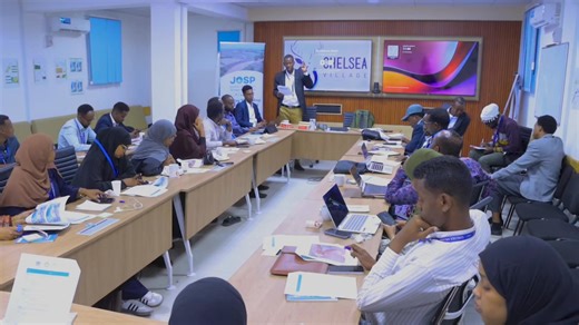 Day 2 | Nature-based Solutions (NbS) Training, Mogadishu. On day two of the three-day NbS training, supported by UN Environment Programme (UNEP) and implemented in partnership with the Ministry of Environment and Climate Change, "Wasaaradda Deegaanka iyo Isbeddelka Cimilada - JFS" of Somalia, participants shared their experiences and reflections on why Nature-based Solutions matter for addressing Somalia’s climate challenges. Through open conversations and real stories, the sessions highlighted 