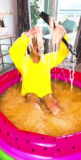 the worlds largest bowl of noodles… WOULD YOU TRY THIS 😳😱 check out the inventor of @voozhydrate : @bangenergy.ceo #voozhydrate available at Kroger #foryou