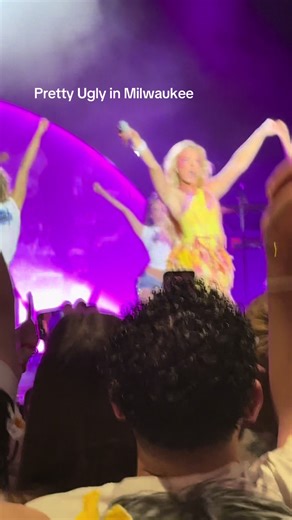 Fighting for my LIFE for a good angle. @Zara Larsson 💖