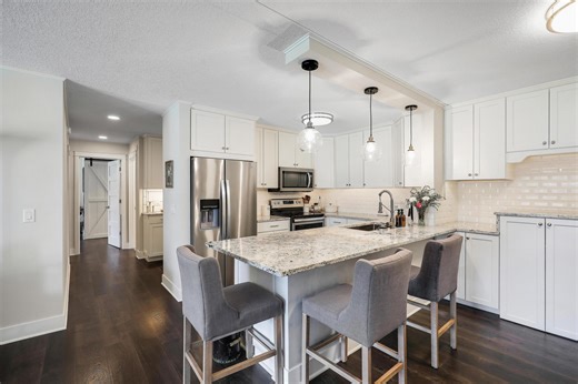 10511 Cedar Lake Rd #212, Minnetonka, MN 55305 - MLS 7040622 - Coldwell Banker