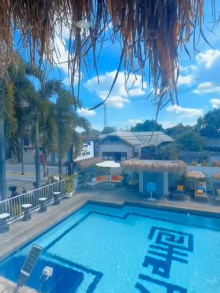 Tropical at estetik vibes—dito mo lang mahahanap! Tara na! Staycation, coffee at steak—all in one place dito sa At The Pad. 🌞🌴 📍Plaridel 1, Sarmiento St., Malabañias, Angeles City ☎️ 0917-705-0526 | (045) 407-3331 📩 atthepadhotel@gmail.com #AtThePadHotelAndResort