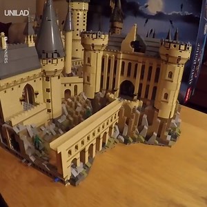 The new 6020-piece Lego Hogwarts Castle being built... I NEED this immediately 😍😲 | UNILAD