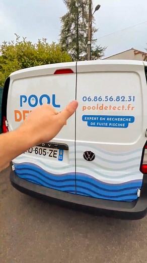 Jérémie vous emmène aujourd'hui sur le chemisage d'une descente de skimmer ! Une réparation douce, sans démolition et sans casser vos margelles 😅 Mais qu’est-ce que le chemisage exactement ? On répare la canalisation de l’intérieur, sans démolir, en insérant un manchon étanche imprégné de résine dans le conduit abîmé. Les avantages de faire appel à Pool Detect : 💧 Intervention rapide et efficace en quelques heures 💸 Moins coûteux qu’un remplacement complet de la pièce 🛠️ Réparation durable g