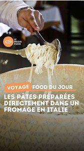 Les pici, ces pâtes épaisses et longues originaires de Toscane, sont un plat incontournable de la gastronomie italienne. Traditionnellement cuits à l’eau bouillante puis mantecati, c’est-à-dire mélangés avec du beurre et du fromage, ils offrent une texture onctueuse et un goût savoureux. Une forme spectaculaire Aujourd’hui, ce chef vous propose une version revisitée de ce plat classique : les pici mantecati préparés dans un Grana Padano ! Ce fromage italien à pâte dure apporte une saveur intense