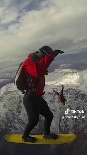 Experience the Thrill of Skydiving in Queenstown