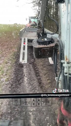 Kettenbagger erfolgreich umsetzen mit LKW Anhänger