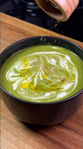 HOW TO MAKE CREAMY GREEN PEA AND SPINACH SOUP | GREEN CREAMY SOUP