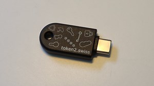 Passkeys: FIDO2 security key with space for 300 passkeys