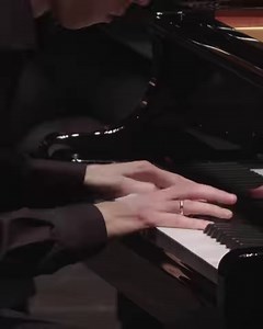 The most beautiful melody you'll hear today 😍 with Vitaly Starikov, Antwerp Symphony Orchestra and Jonathon Heyward | Queen Elisabeth Competition