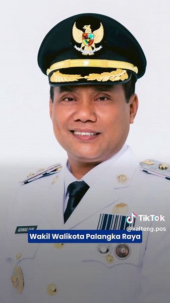 Meski antrean panjang terjadi di sejumlah SPBU di Kota Palangka Raya dalam beberapa hari terakhir, masyarakat diminta untuk tetap tenang. Pemerintah Kota Palangka Raya memastikan, hingga saat ini tidak ada kelangkaan bahan bakar minyak. Pasokan BBM disebut masih aman dan terkendali. Wakil Wali Kota Palangka Raya, Achmad Zaini, menjelaskan bahwa antrean yang terjadi bukan karena stok habis, melainkan karena kekhawatiran masyarakat yang berlebihan. Ia juga menegaskan, ketersediaan BBM masih mencuk