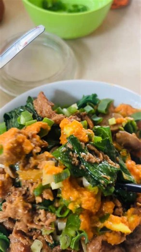 Bakmi Ayam Jamur didaerah Jakarta Pusat yang halal dan rasanya enak poll Dulu bernama Bakmi Meong dan jual di garasi rumah sodaranya setelah ramai, lalu karena persoalan keluarga mereka disuruh pindah dan nama di ambil Namun Tuhan tak tutup mata, sekarang mereka sudah pindah di tenpat yang lebih besar walau sempat melewati jatuh bangun Rasanya dari bakmi yang enak sampai ke kuah yang gurih membuat pelanggan datang lagi Dan sambalnya yang beda dengan bakmi lainnya juga serta acar cabenya yabg seg