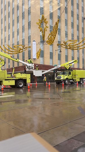 The Avenue of Angels has officially returned — a sure sign that the Christmas season has arrived in Downtown Appleton! This beloved tradition shines brighter than ever thanks to the incredible generosity of our legacy donors earlier this year. Their support made it possible for us to welcome two brand-new sets of intersection angels and fully refurbish all 40 pole angels along College Avenue. We’re so grateful for this community and the people who help keep these holiday classics glowing year af