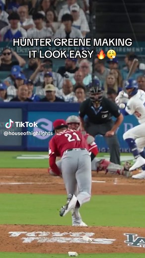 Incredible Baseball Catch by Hunter Greene