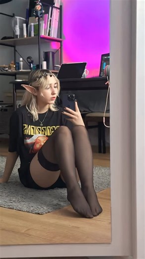 Dexy Dexey on Instagram: "Nice to meet you, I am Dexy elf 🧝‍♀️"