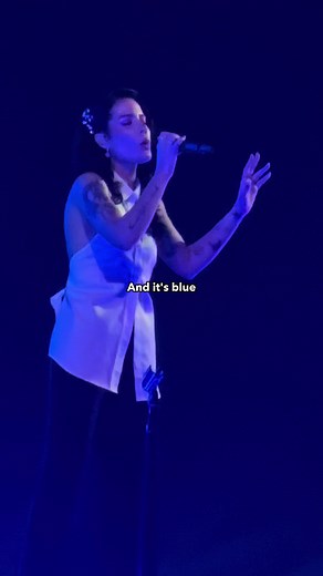 Halsey Live Performance of 'Colors' - Emotional Moment