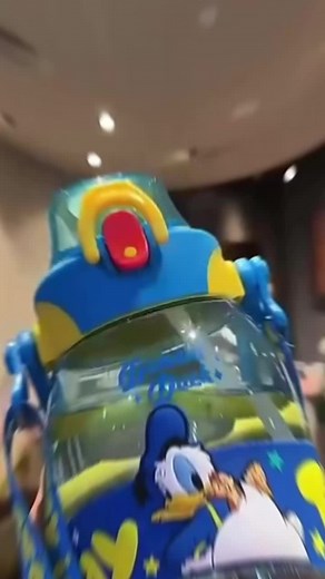 Disney 1.2-liter large-capacity pot belly cup, direct drinking straw double drinking cup lid, exquisite shoulder strap, airtight and leak-proof. Meet children's drinking water needs throughout the day cup #watercup #potbellycup #cutecup #childrenwatercup #StrawCup #explosivestyle #highcapacity #drinkwater