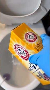 How to clean toilet bowl with vinegar and baking soda #cleantok#toiletbowl #bathroomcleanwithme