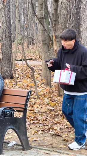 Andrew Glazunov / Glazy on Instagram: "Секретный приз пошел не по плану 🫣😅 След точка в ТГ: GlazunovOnline 🤌🏼 #глазуновкрут"