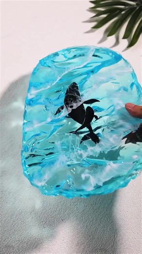 Crear piezas inspiradas en el mar es una forma hermosa de transformar resina en arte funcional. Con técnica, paciencia y creatividad puedes diseñar piezas únicas para decorar o vender. Aquí aprendes paso a paso 💎🌊 Sígueme que yo te enseño #resinaepoxica #exitoderesina #resinacreativa #resinaartesanal #emprenderconresina