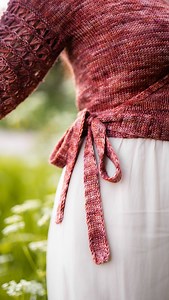 Wool & Pine on Instagram: "Abbye is here to show you how we knit the pretty ribbed waistband on our new Scotchbroom Wrap. This technique connects your waistband to the wrap as you go, keeping everything seamless and smooth. She’s demonstrating it in two colors for clarity, but your finished project will have the same color for both the belt and the wrap. This method not only secures the waistband but also creates a neat, integrated look. It’s a great way to add a polished touch to your Scotchbro