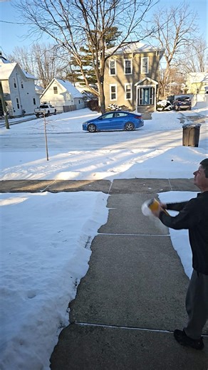 Make Clouds & Crystals boiling water against negativr air #diy #snow #coldweather #clouds #outdoors