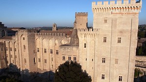 Avignon, c'est le Festival, le Palais des Papes, le Pont... Et aussi tout plein d'autres choses à découvrir... ©Product Air - 2016 | Vaucluse ProvenceGuide