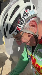CYCLISTE UN JOUR, CYCLISTE TOUJOURS ! Paul, 74 ans, fait une pause dans son parcours de vélo à Trades (Deux-Grosnes-Rhône-France). Images et interview : Jean-Noël Deparis | La Place du Village