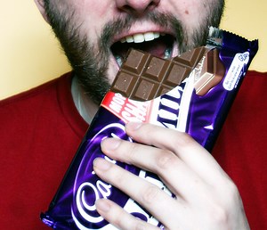 This Study Says the 'Cure' for Your Chocolate Addiction Is Mindfulness