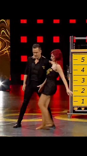 177K views · 7.1K reactions | I can change outfits, but I can also make myself small and big  Check it out!  | Solange Kardinaly - Magic & Quick change | Facebook